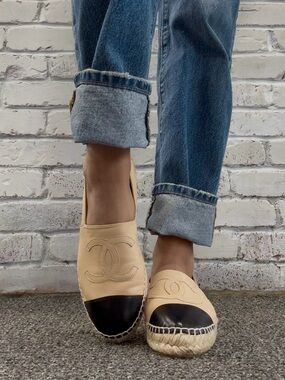 Chanel two tone Espadrille Flat lambskin